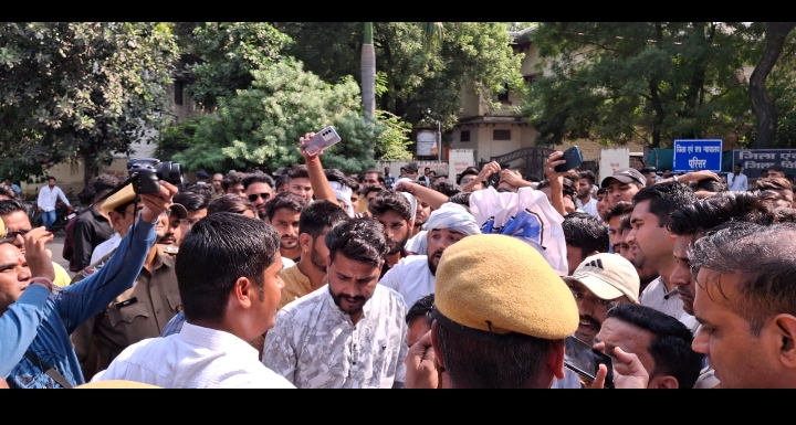 नरेश मीणा के समर्थन में कोटा में युवाओं ने प्रदर्शन, रिहाई की मांग की
