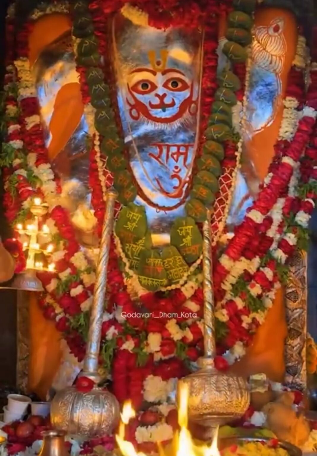 श्रीरंगबाड़ी बालाजी मंदिर से गोदावरी धाम तक करीब 7 किलोमीटर लंबी मनोकामना पूर्ण पदयात्रा निकाली गई