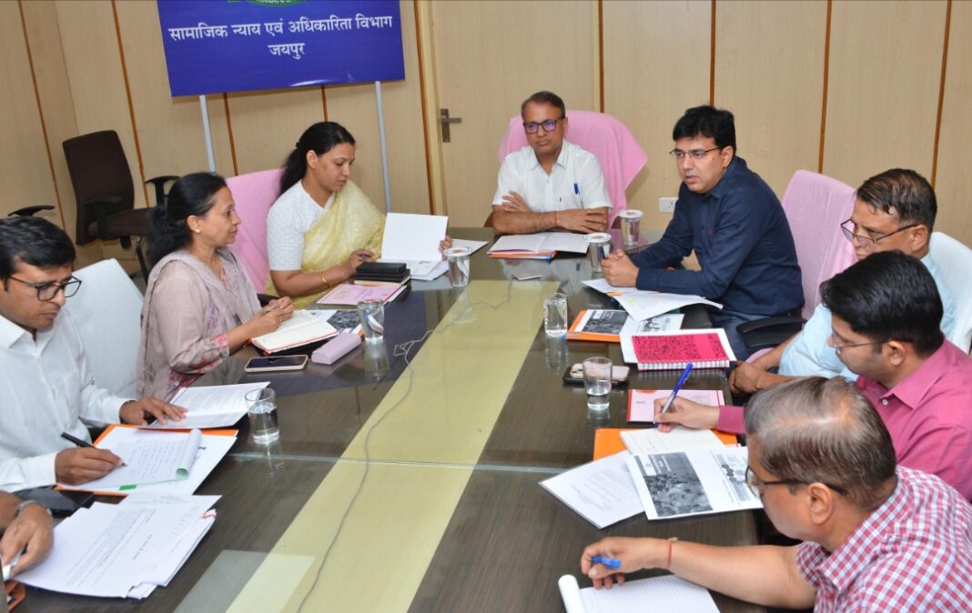 दिव्यांगजनों को सशक्त और आत्मनिर्भर बनाने के लिए विभागों को सटीक कार्ययोजना बनाकर करना होगा काम’ -आयुक्त एवं संयुक्त शासन सचिव