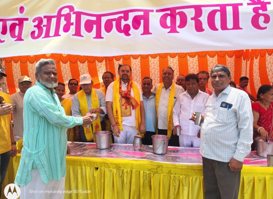 निर्जला एकादशी के उपलक्ष में अखिल भारतीय अग्रवाल सेवा उत्थान समिति कोटा संभाग के तत्वाधान में शरबत वितरण किया गया