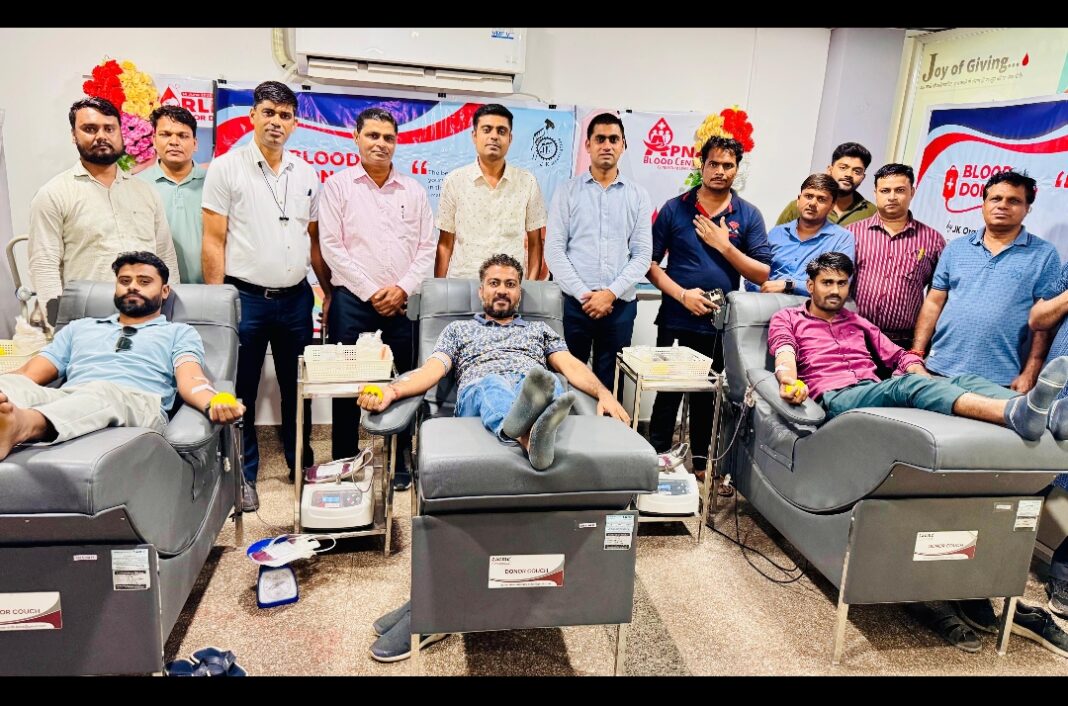 रक्तोत्सव के तहत सिंघानिया के जन्मदिवस पर रक्तदान शिविर का आयोजन, 30 यूनिट रक्त का संग्रह