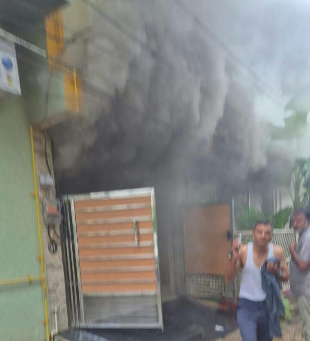 रिटायर्ड रेल इंजीनियर घर में आग, कोई हताहत नहीं