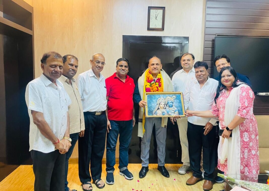 अखिल भारतीय अग्रवाल सेवा उत्थान समिति कोटा संभाग द्वारा डीआईजी राजेंद्र प्रसाद गोयल का सम्मान किया गया