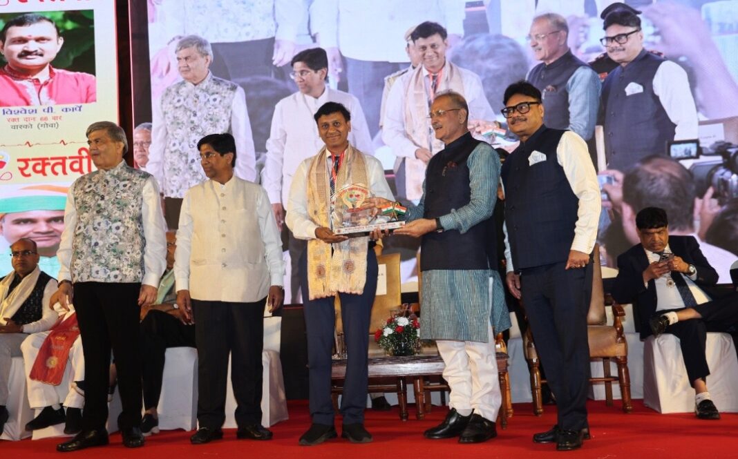 भुवनेश गुप्ता को दिल्ली में मिला राष्ट्रीय सम्मान, महारक्तवीर से हुए अलंकृत