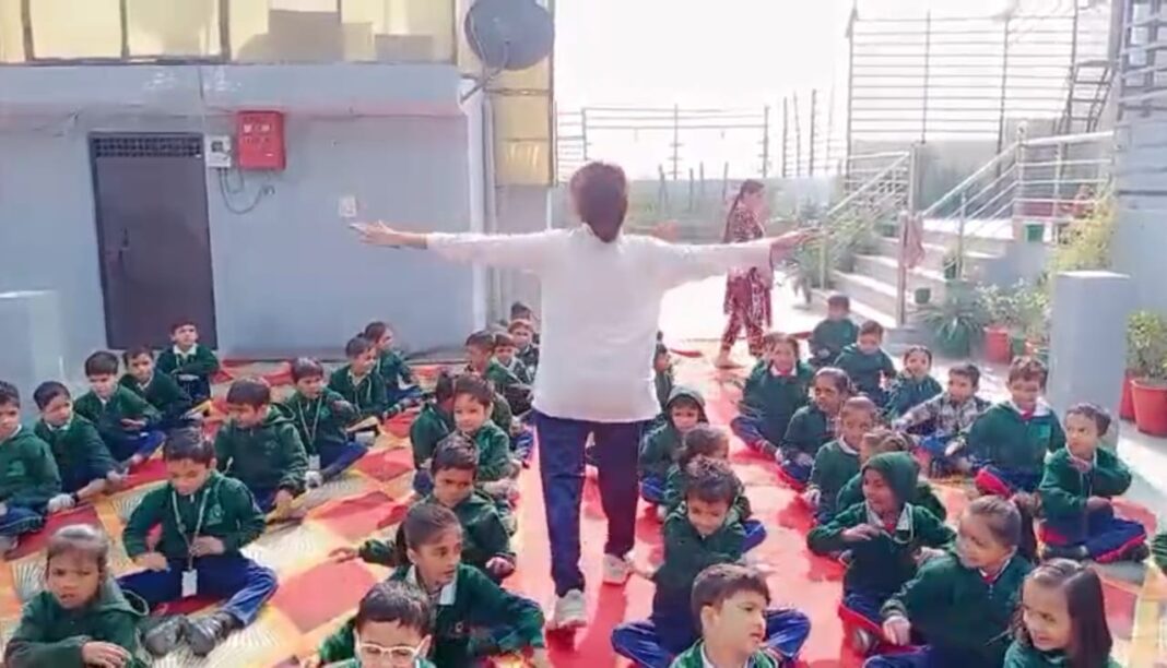 वांछित फाउंडेशन दिल्ली टीम द्वारा विद्यालय के बच्चों संग बाल दिवस मनाया
