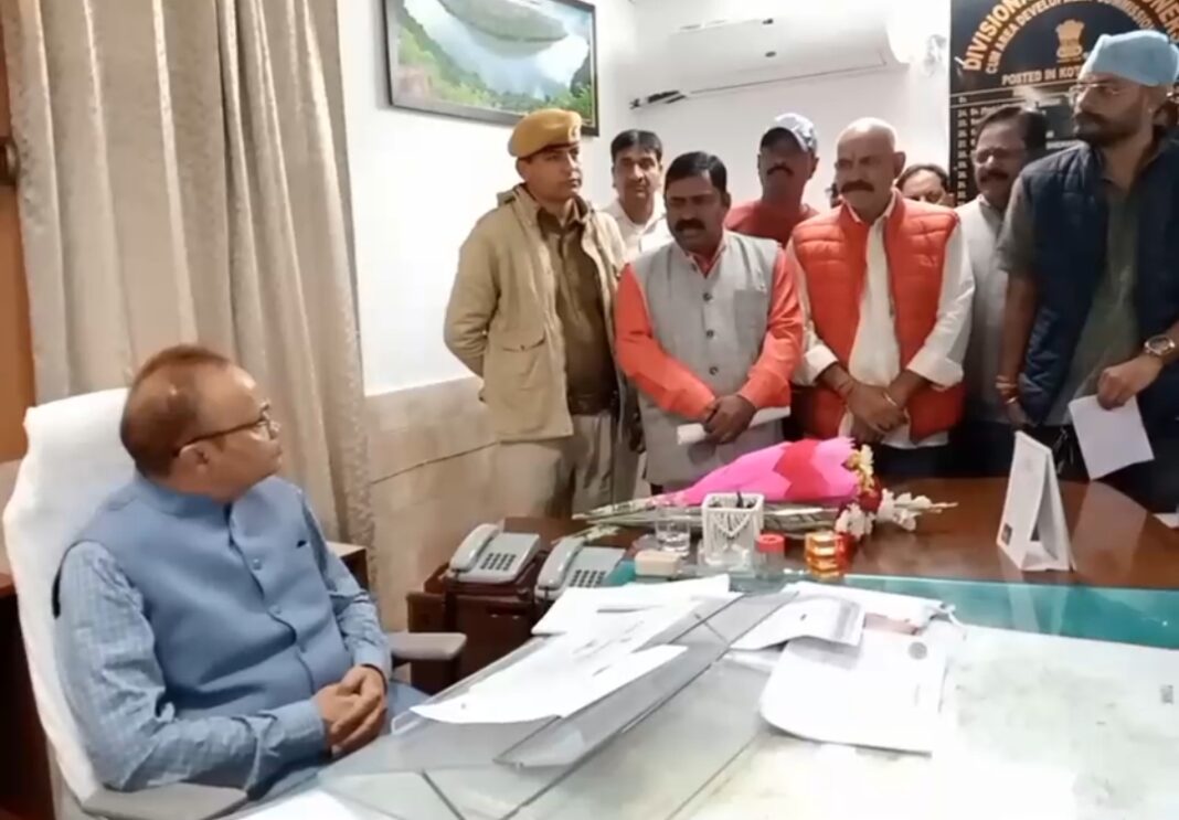 राष्ट्रपति, मुख्यमंत्री व केंद्रीय गृहमंत्री से IAS संतोष वर्मा की बर्खास्तगी की मांग, कोटा में भी होगी एफआईआर दर्ज ब्राह्मण कल्याण परिषद, कोटा ने संभागीय आयुक्त को सौंपा ज्ञापन