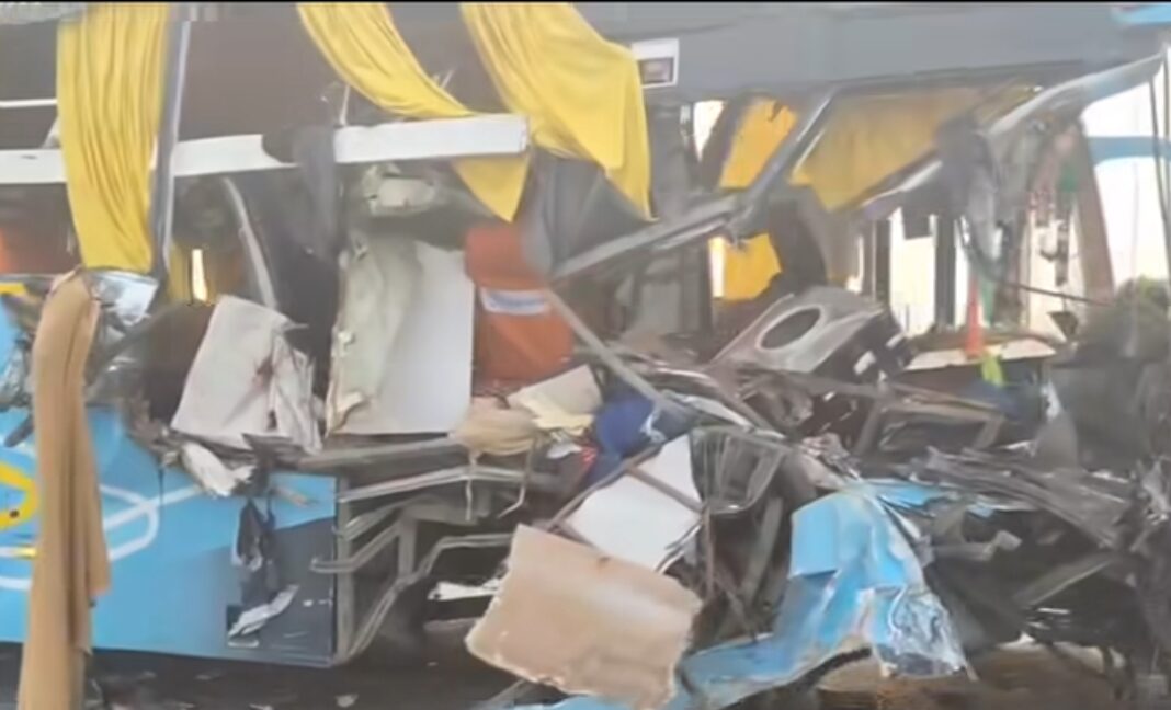 दिल्ली–इंदौर स्लीपर बस हादसा: कैथून में भीषण टक्कर, दो ड्राइवरों की मौत, आठ यात्री घायल