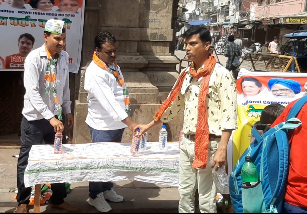 गणतंत्र दिवस महोत्सव में सेवा भाव कार्य किया