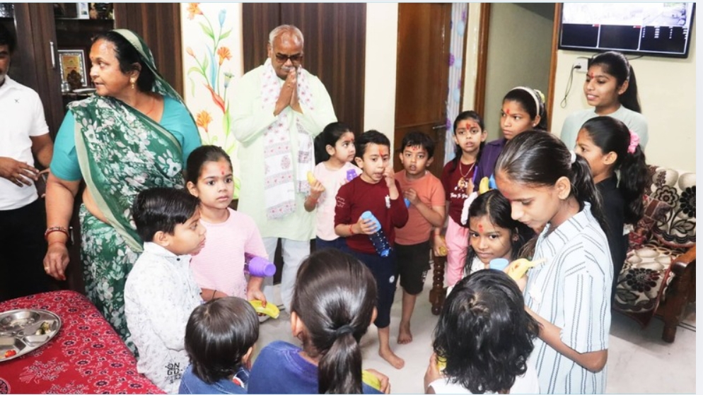 शिक्षा मंत्री ने सपत्निक किया कन्या पूजन, रामनवमी की दी सबको शुभकामनाए