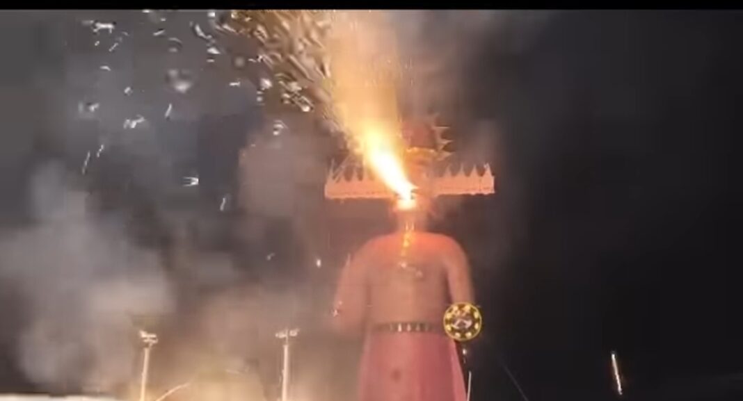 अरण्डखेडा में बुराई के प्रतिक 35 फ़ीट रावण के पुतले का देर रात किया दहन,संपूर्ण ग्रामीण अंचल में अकेला गांव था जहां चैत्र नवरात्र में रावण दहन होता था
