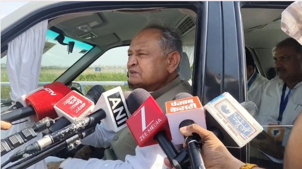 पूर्व मुख्यमंत्री अशोक गहलोत ने फिर लोकसभा अध्यक्ष पर लगाए आरोप
