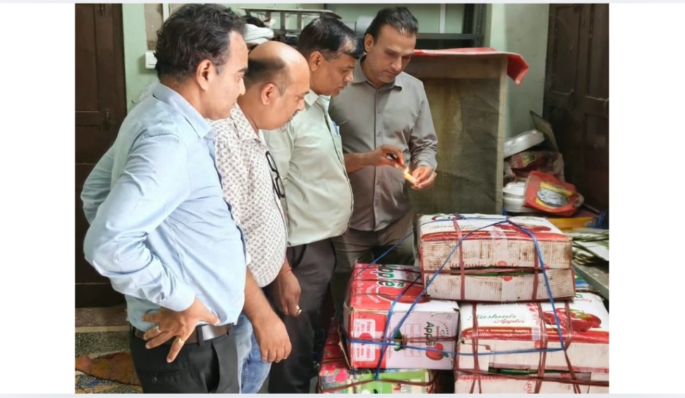 560 किलो संदिग्ध मिल्क केक सीज, मावा-मिठाई के 22 नमूने लिए