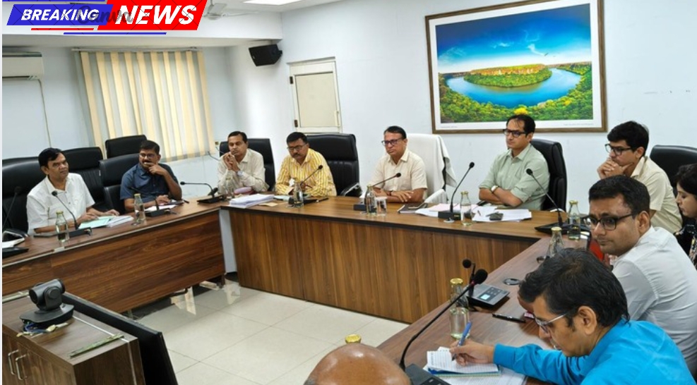 केडीए आयुक्त ने ली समीक्षा बैठक: क्षतिग्रस्त सड़कों एवं गड्ढों को शीघ्र दुरुस्त करने के दिए निर्देश